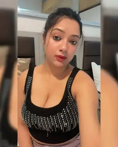 Call Girls Service Senapati Bapat Road